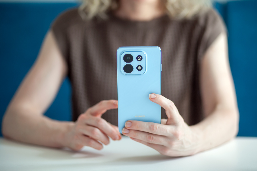 1 Huawei nova Y74.JPG